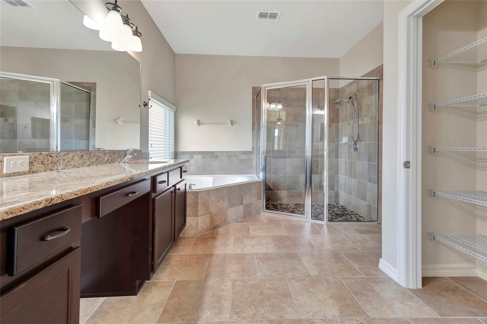 PILLARS RDG - Residential