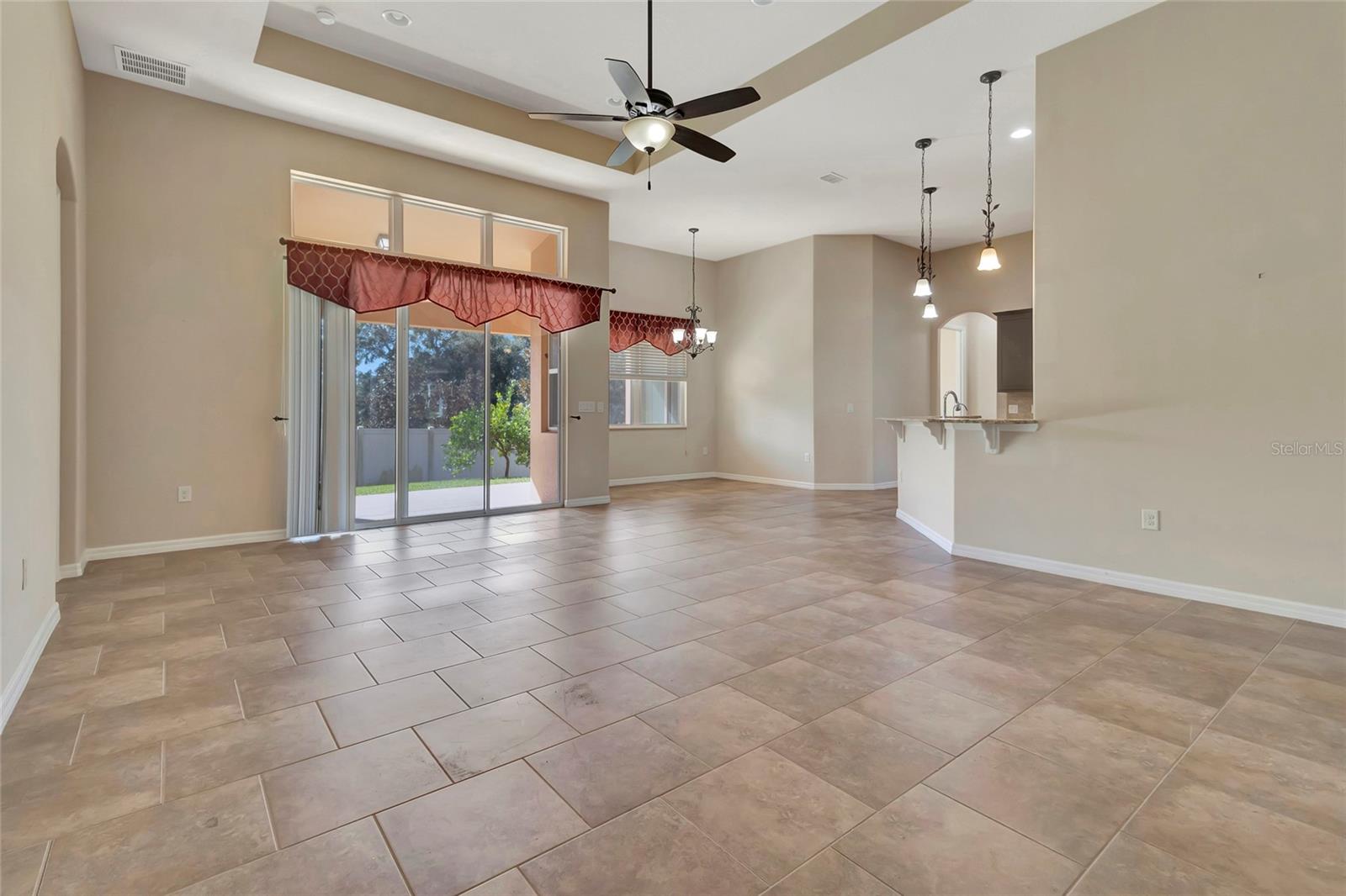 PILLARS RDG - Residential