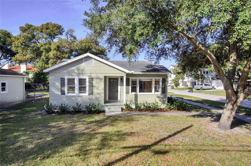 Photo of 301 S Audubon Avenue, Tampa, FL 33609 (MLS # TB8497491)