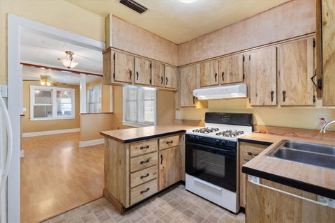 Tiny photo for 2000 South Street, Leesburg, FL 34748 (MLS # G5114284)