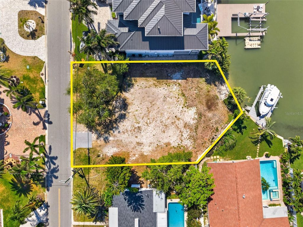 Photo of 909 Oakwood Drive, Largo, FL 33770 (MLS # TB8504942)