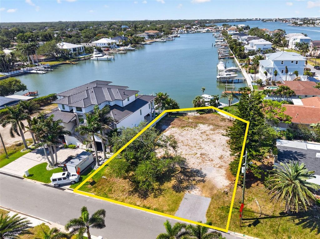 Photo of 909 Oakwood Drive, Largo, FL 33770 (MLS # TB8504942)