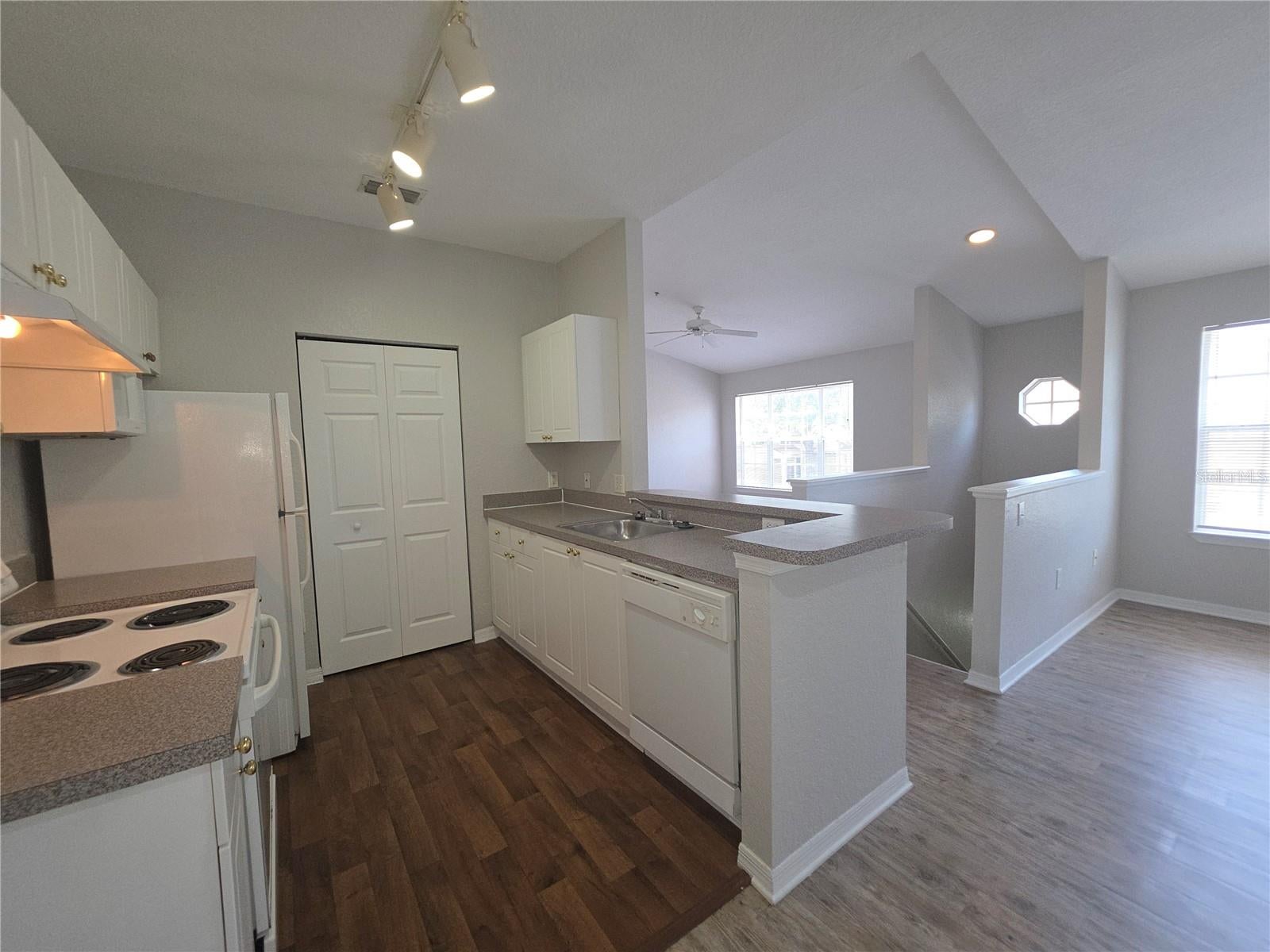 852 GRAND REGENCY POINT 202