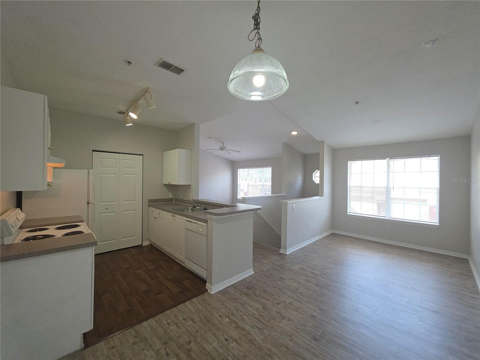 852 GRAND REGENCY POINT 202