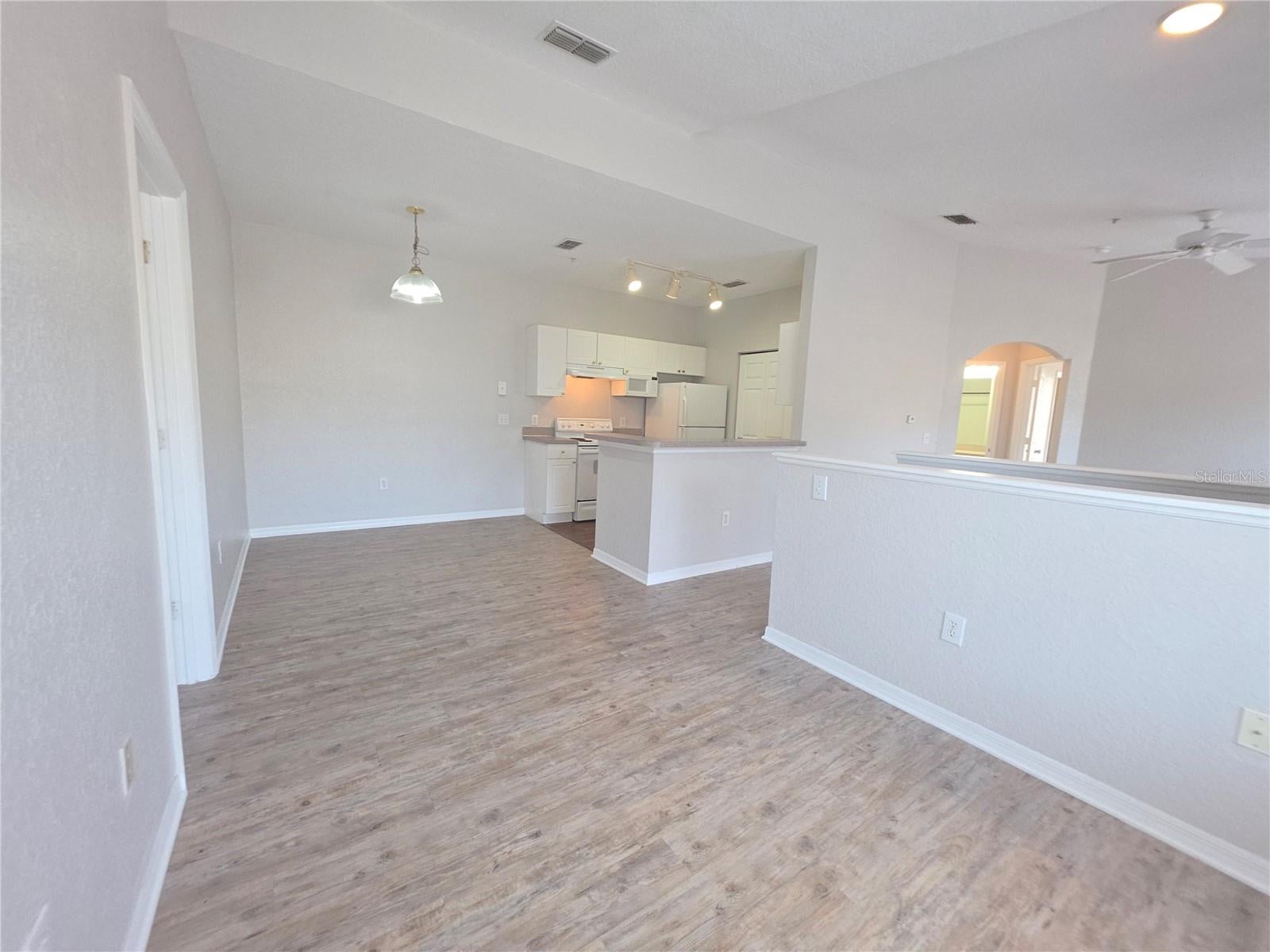 852 GRAND REGENCY POINT 202
