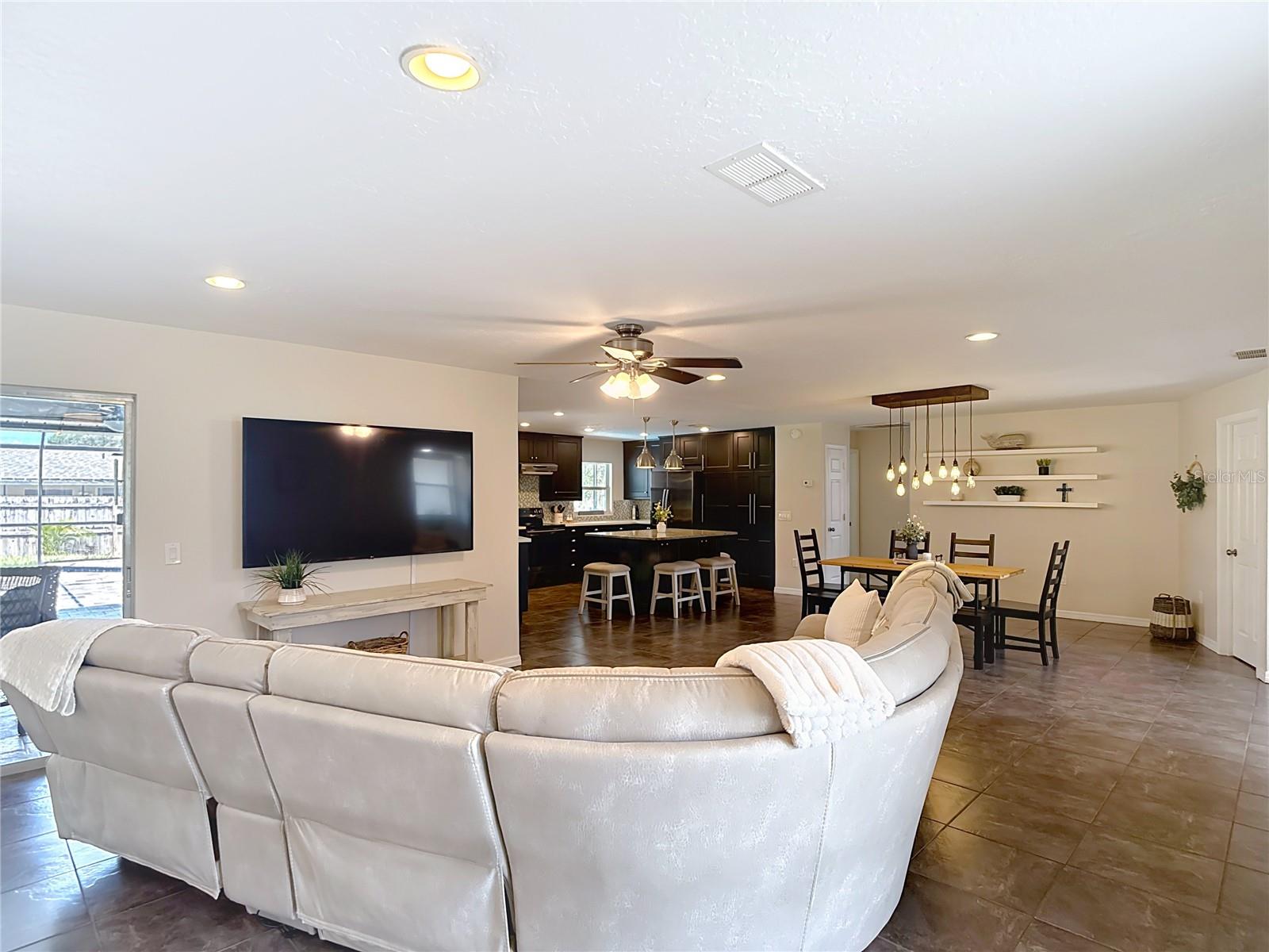 7511 LAUREL OAK COURT