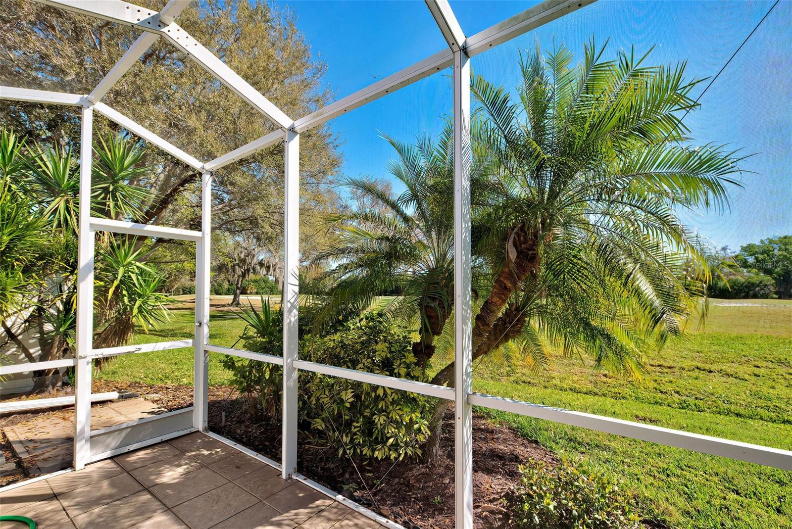 PELICAN POINTE GOLF & COUNTRY CLUB - Residential