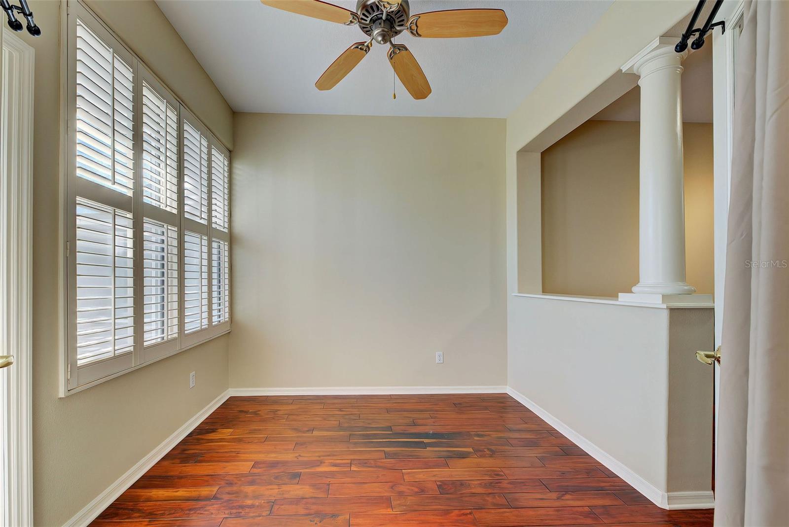 PELICAN POINTE GOLF & COUNTRY CLUB - Residential