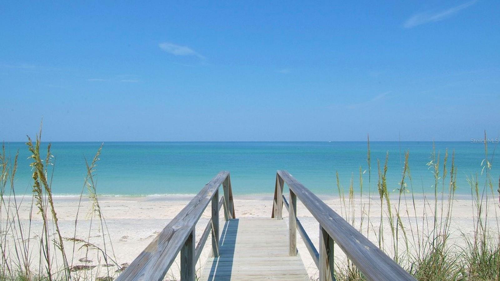 PELICAN POINTE GOLF & COUNTRY CLUB - Residential