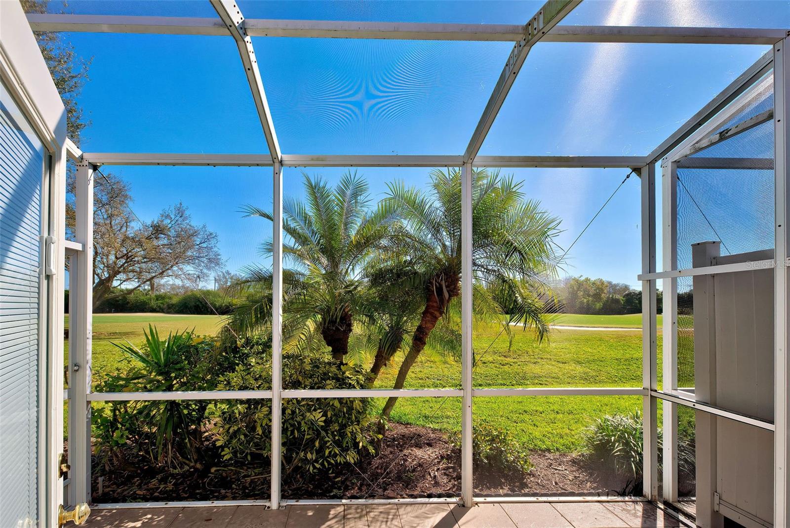 PELICAN POINTE GOLF & COUNTRY CLUB - Residential