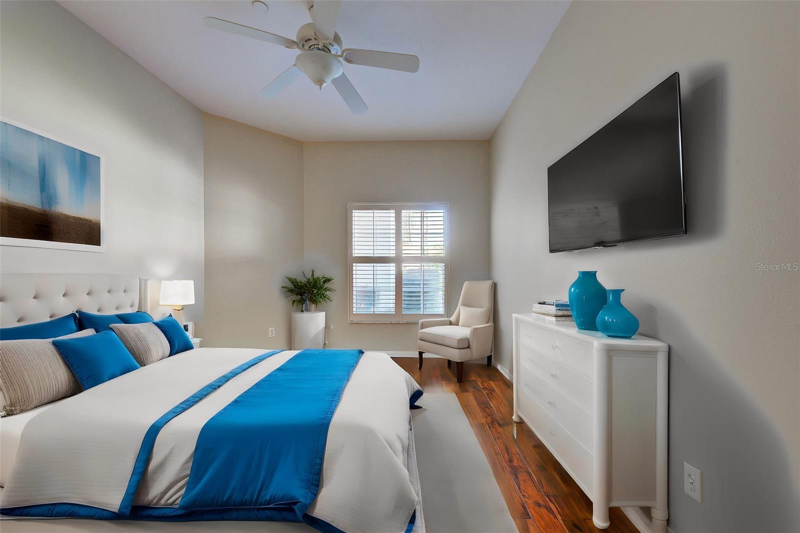 PELICAN POINTE GOLF & COUNTRY CLUB - Residential