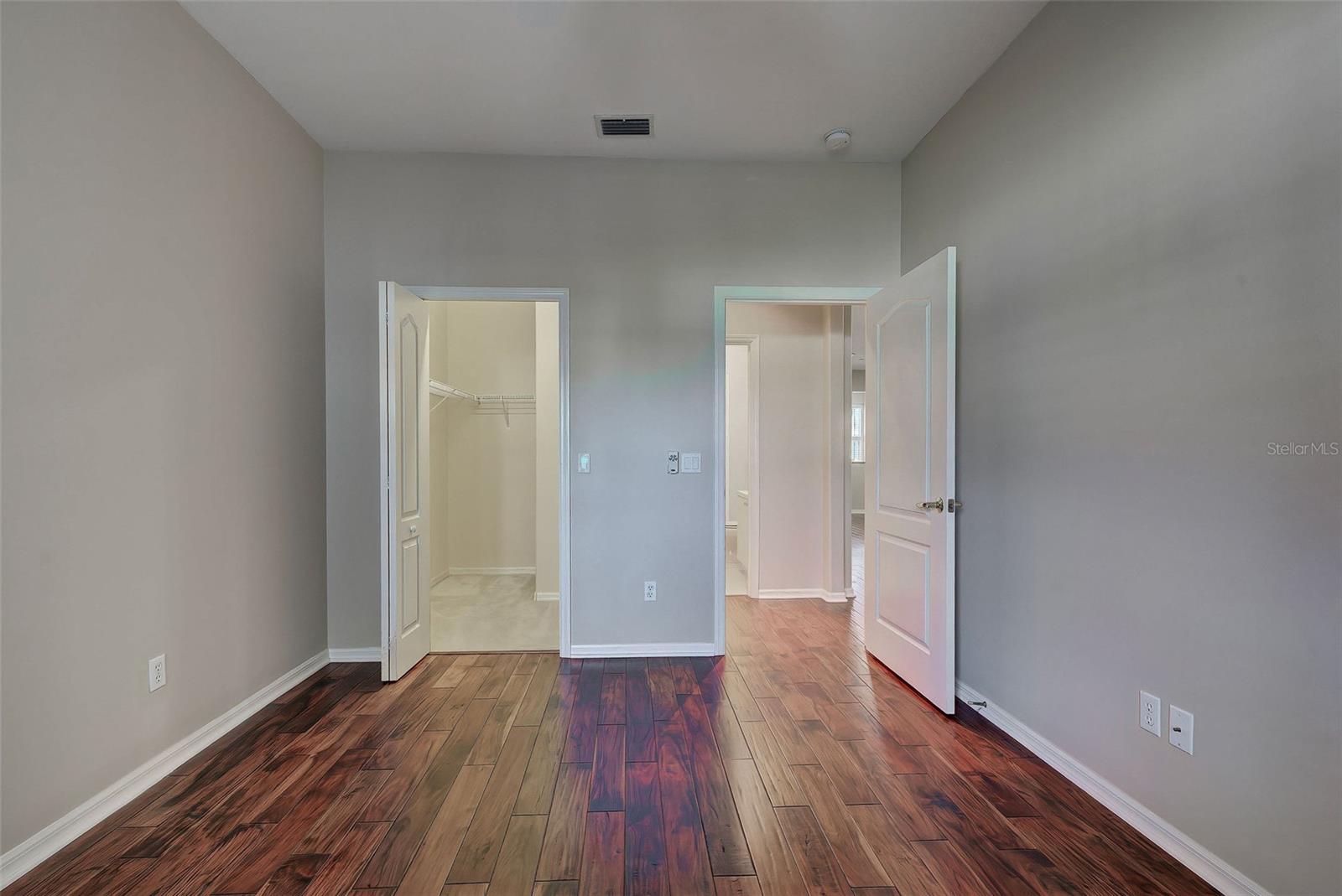 PELICAN POINTE GOLF & COUNTRY CLUB - Residential