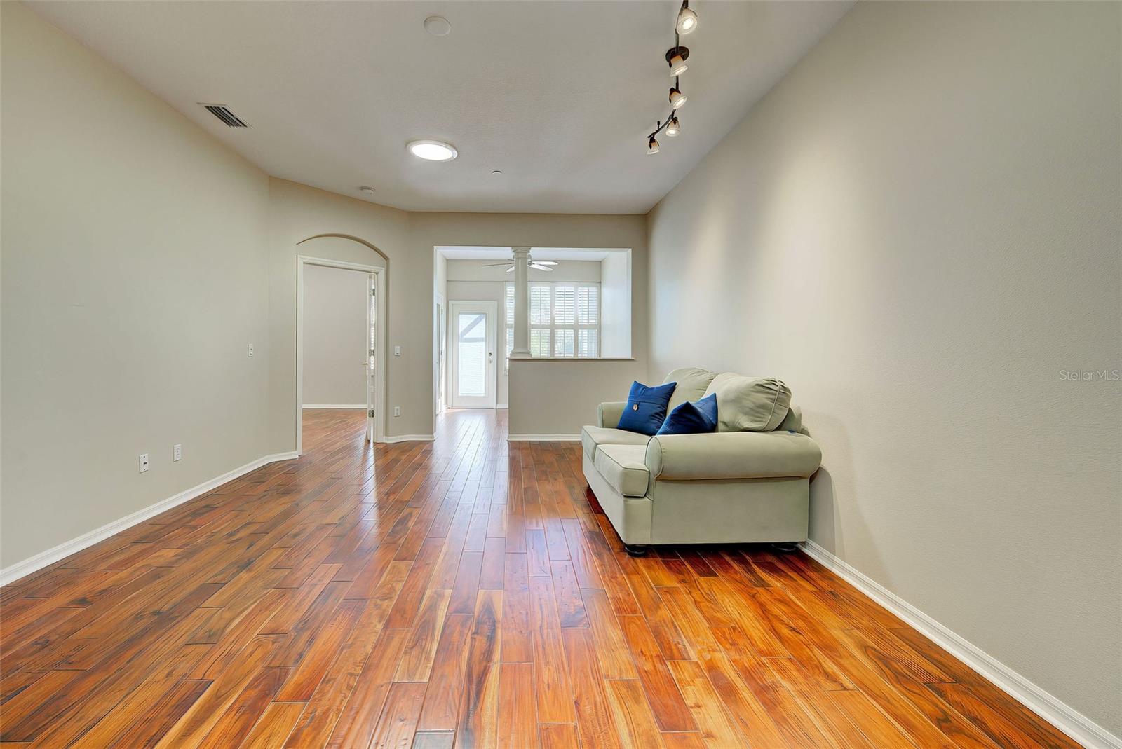 PELICAN POINTE GOLF & COUNTRY CLUB - Residential