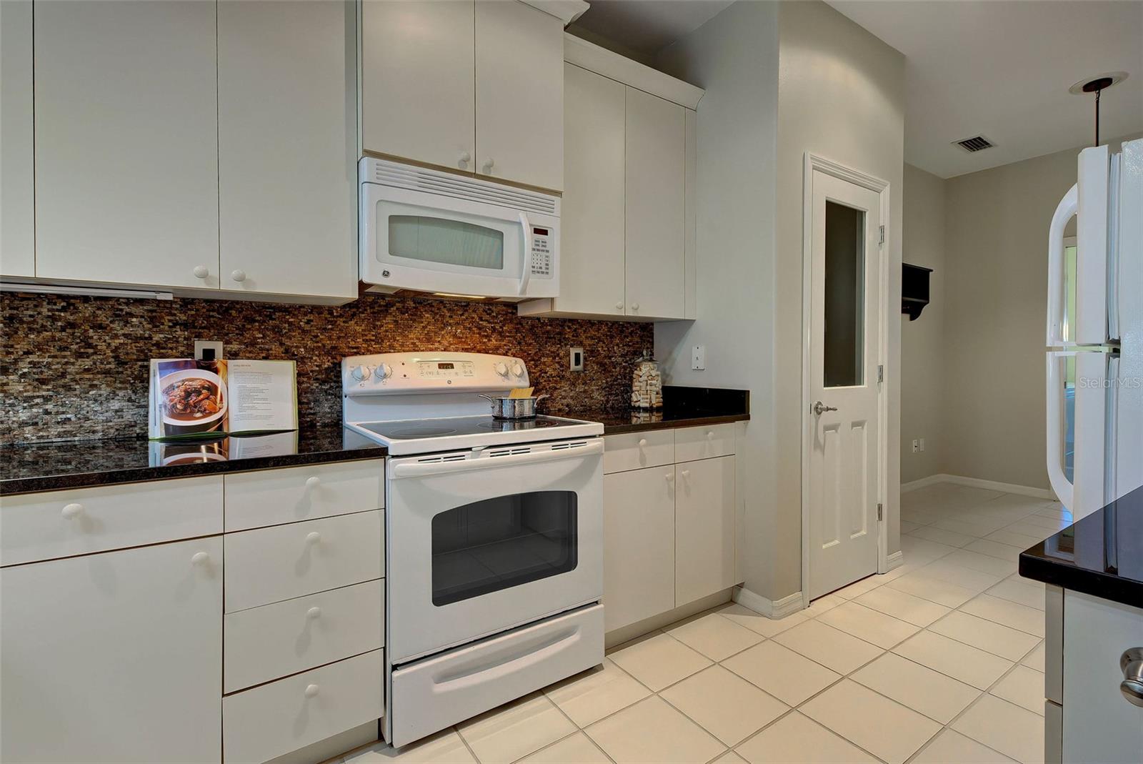 PELICAN POINTE GOLF & COUNTRY CLUB - Residential