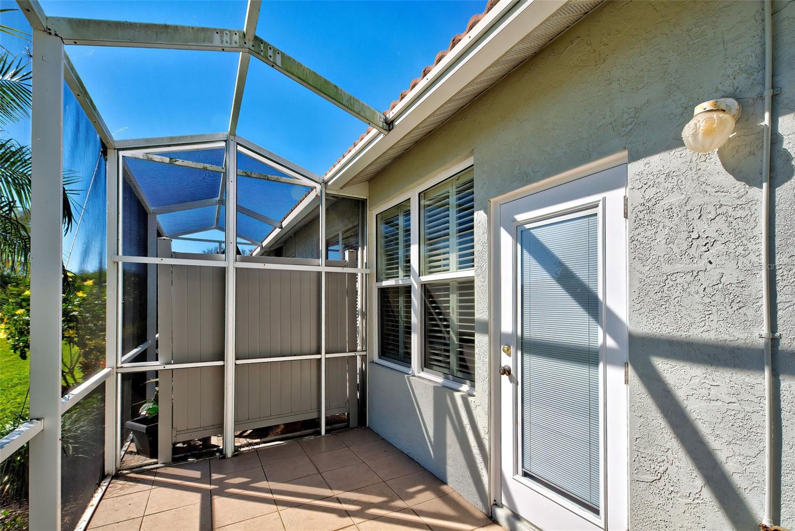 PELICAN POINTE GOLF & COUNTRY CLUB - Residential