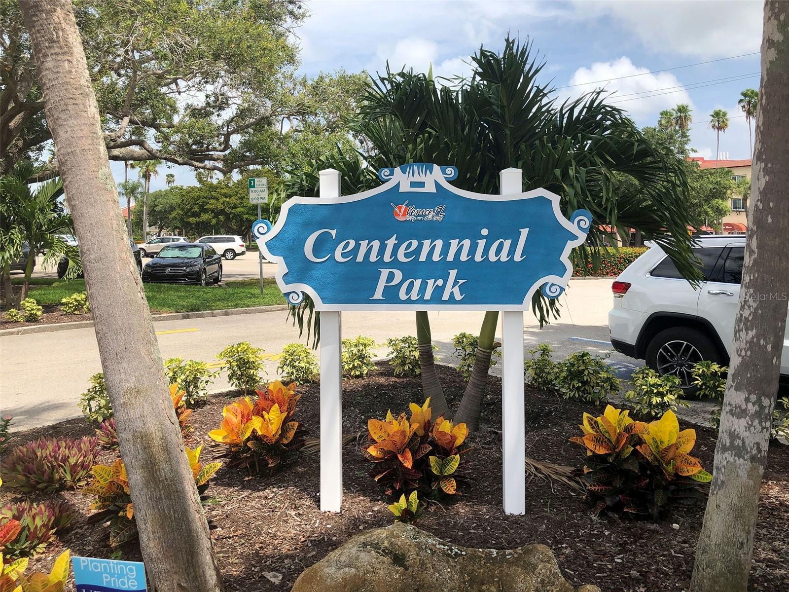PELICAN POINTE GOLF & COUNTRY CLUB - Residential