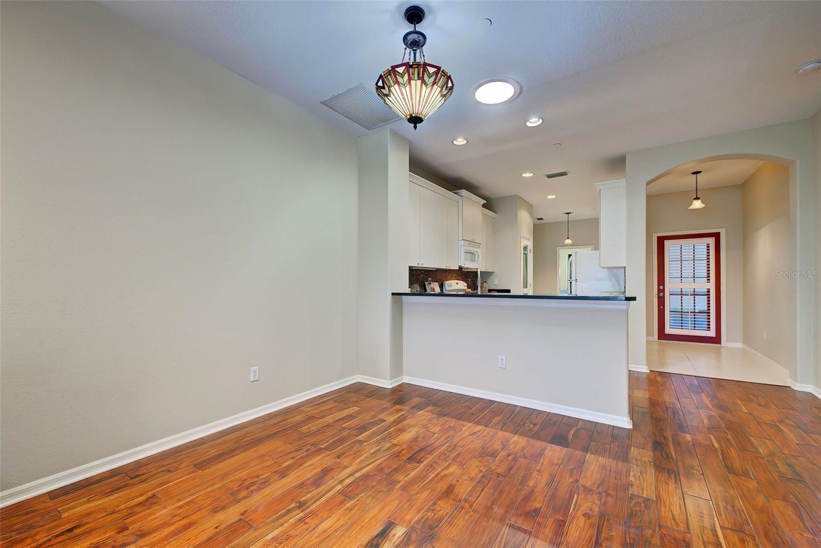 PELICAN POINTE GOLF & COUNTRY CLUB - Residential