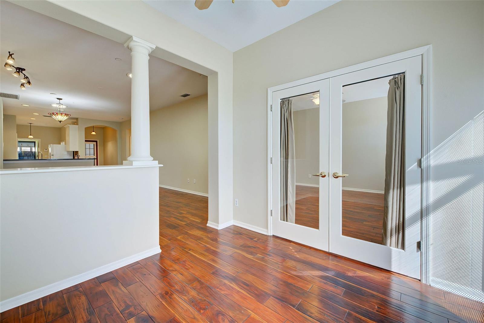 PELICAN POINTE GOLF & COUNTRY CLUB - Residential