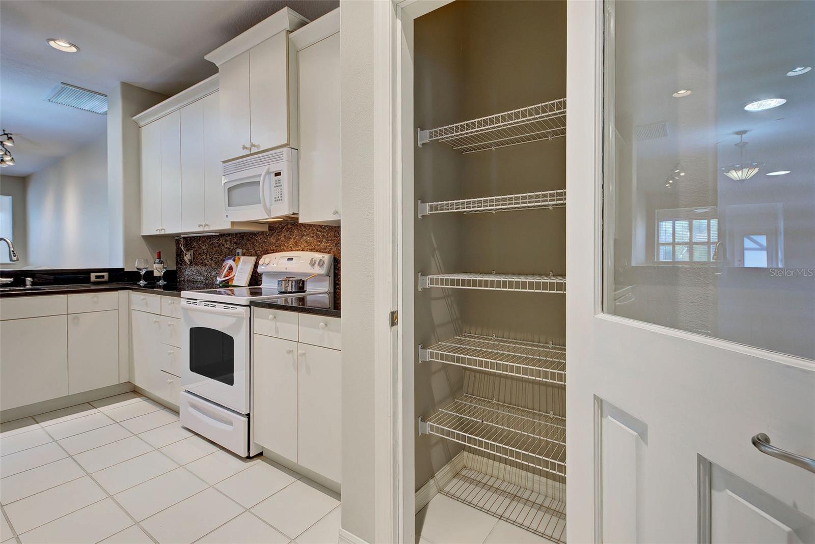 PELICAN POINTE GOLF & COUNTRY CLUB - Residential