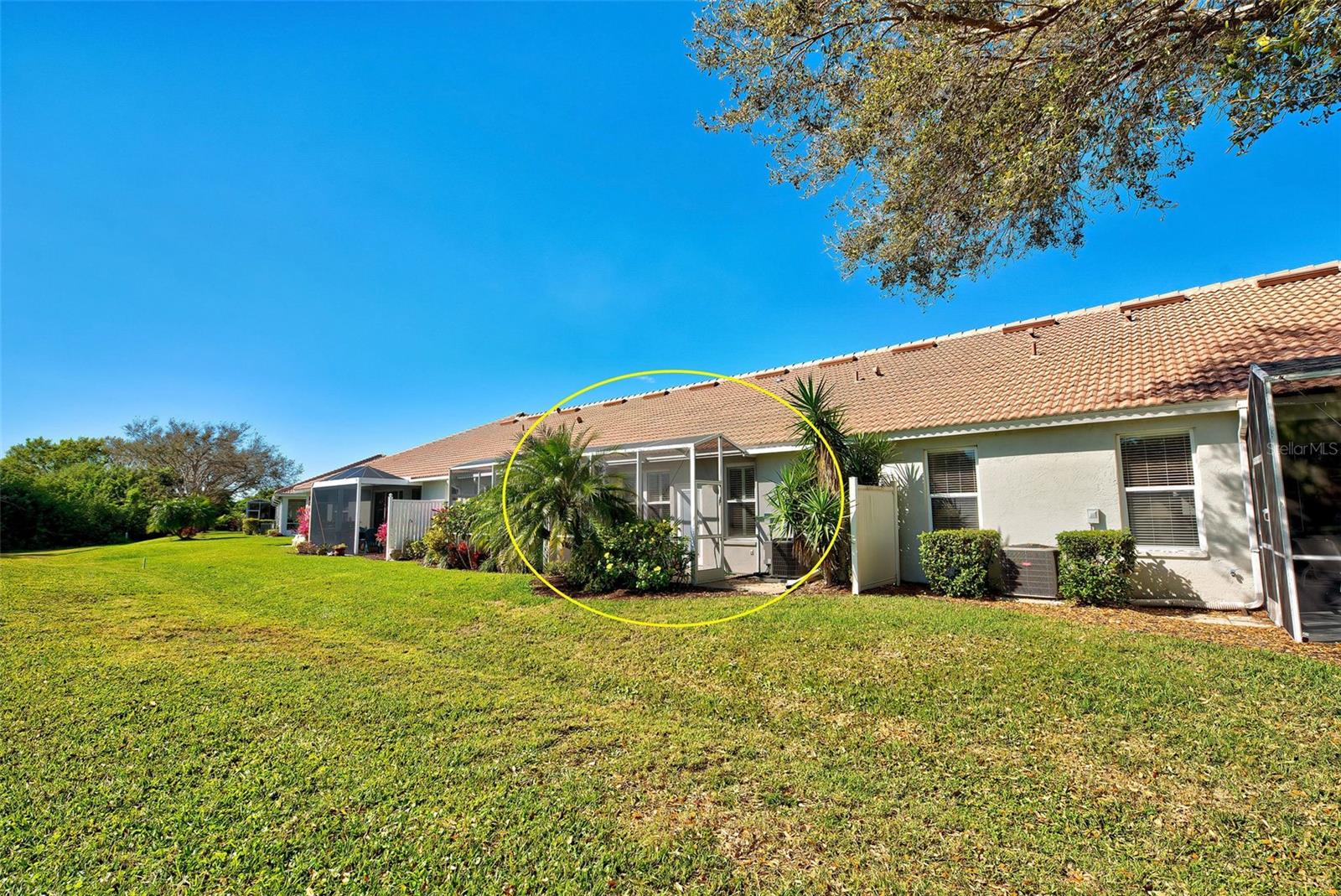 PELICAN POINTE GOLF & COUNTRY CLUB - Residential