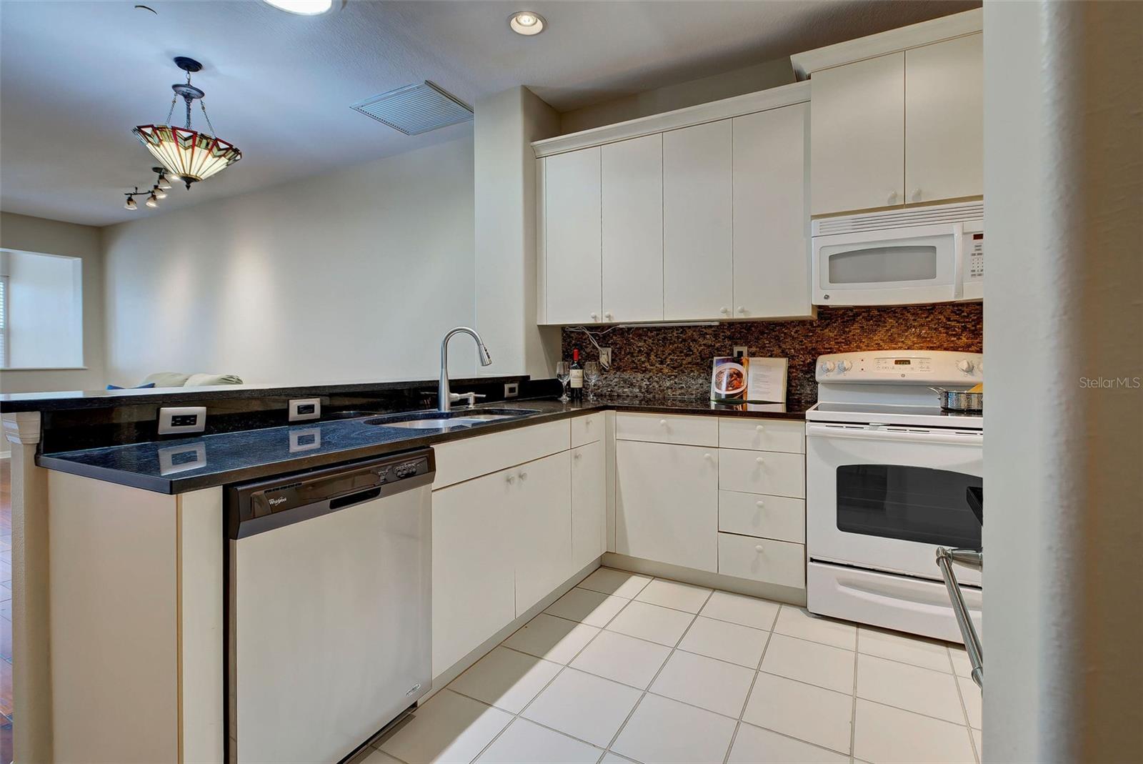 PELICAN POINTE GOLF & COUNTRY CLUB - Residential