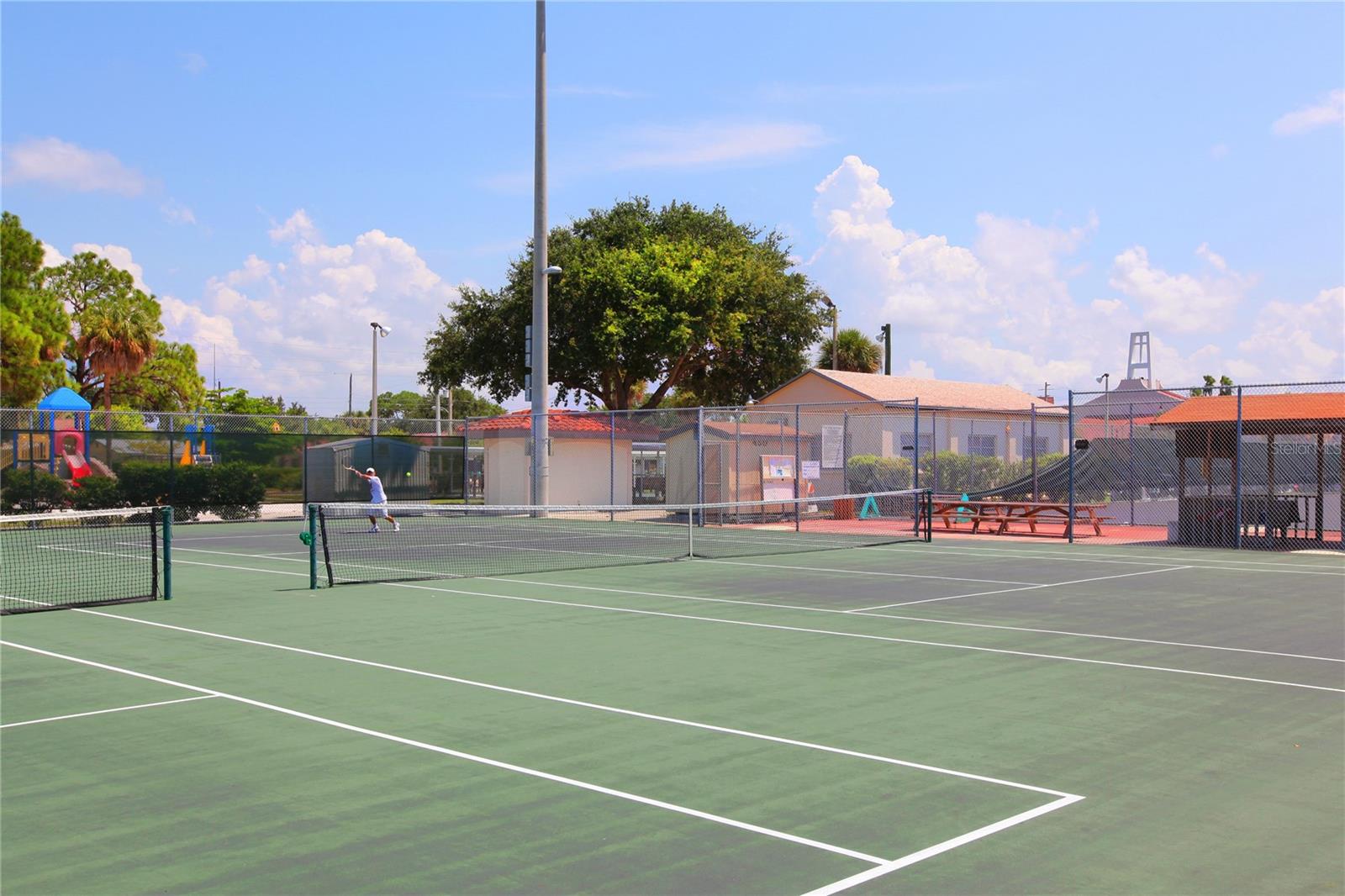 PELICAN POINTE GOLF & COUNTRY CLUB - Residential