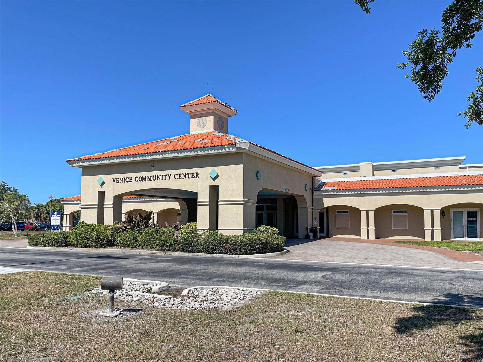 PELICAN POINTE GOLF & COUNTRY CLUB - Residential