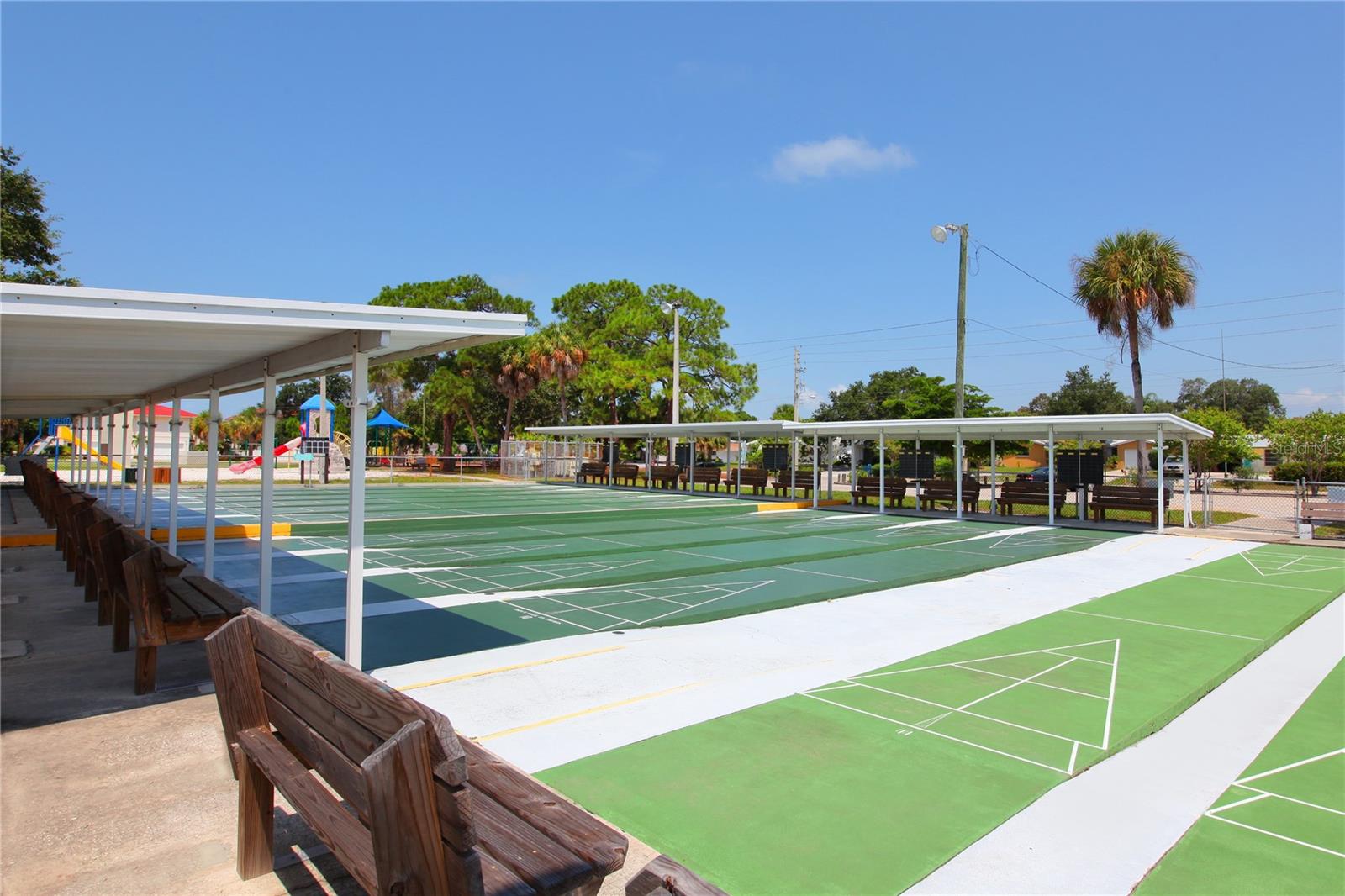 PELICAN POINTE GOLF & COUNTRY CLUB - Residential