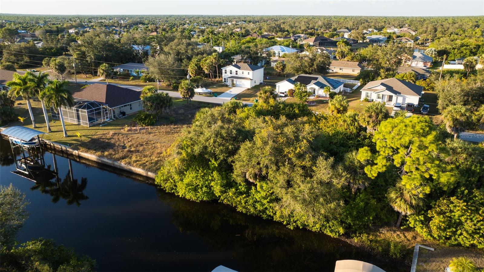 PORT CHARLOTTE - Land