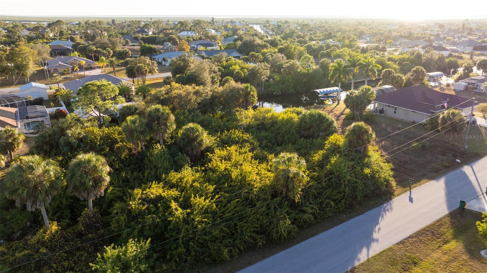 PORT CHARLOTTE - Land