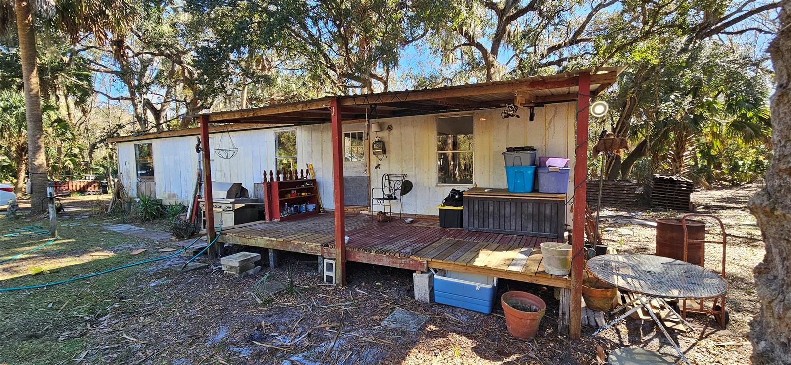 000871 - UNREC TRACTS IN 04-19S-17E - Residential