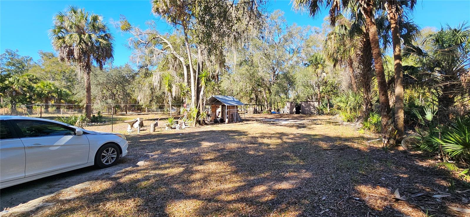 000871 - UNREC TRACTS IN 04-19S-17E - Residential