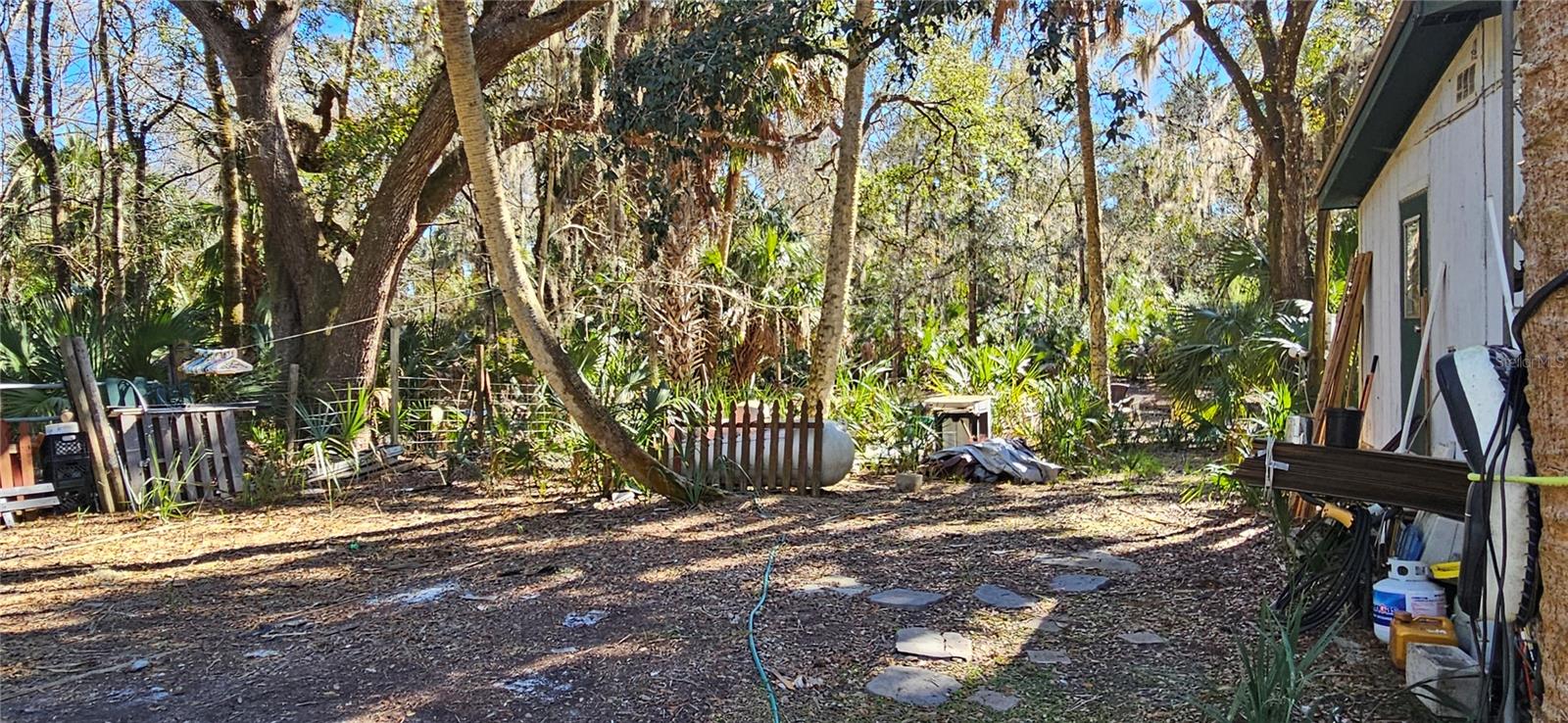 000871 - UNREC TRACTS IN 04-19S-17E - Residential