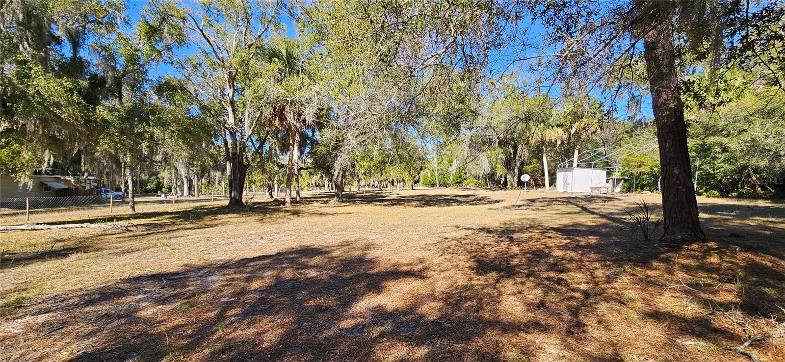 000871 - UNREC TRACTS IN 04-19S-17E - Residential