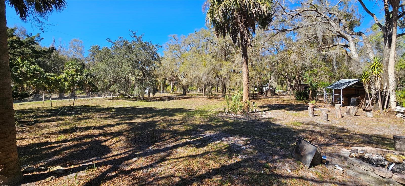 000871 - UNREC TRACTS IN 04-19S-17E - Residential