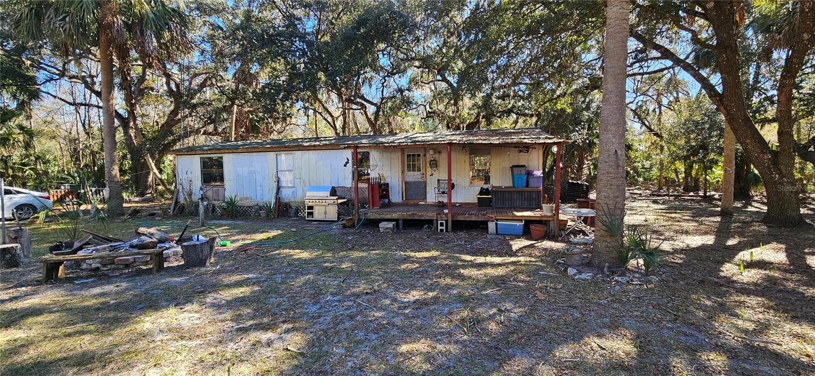 000871 - UNREC TRACTS IN 04-19S-17E - Residential