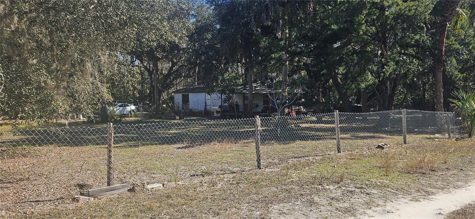 000871 - UNREC TRACTS IN 04-19S-17E - Residential