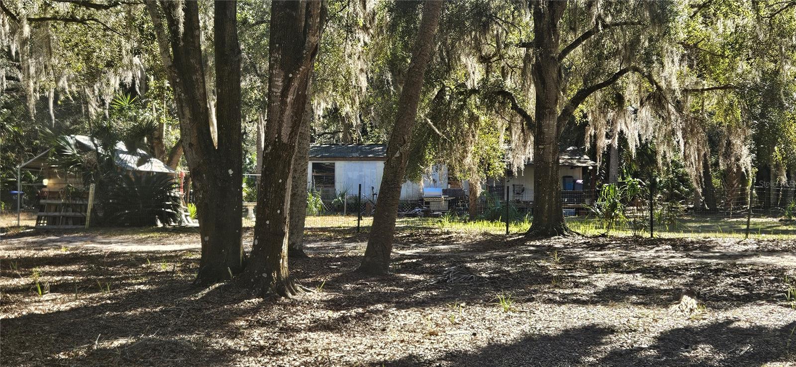 000871 - UNREC TRACTS IN 04-19S-17E - Residential
