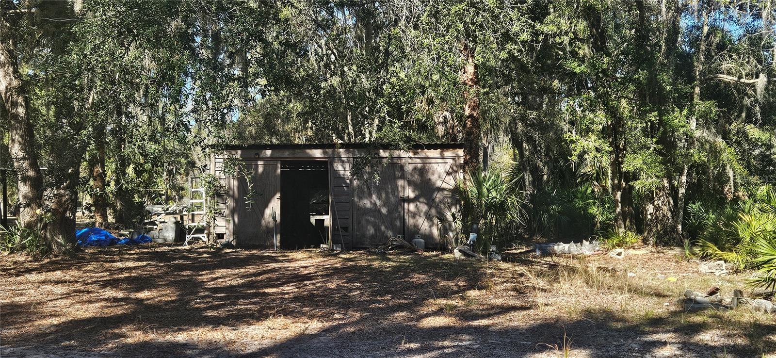 000871 - UNREC TRACTS IN 04-19S-17E - Residential