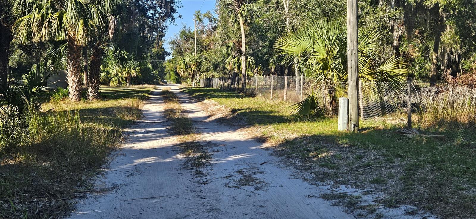 000871 - UNREC TRACTS IN 04-19S-17E - Residential