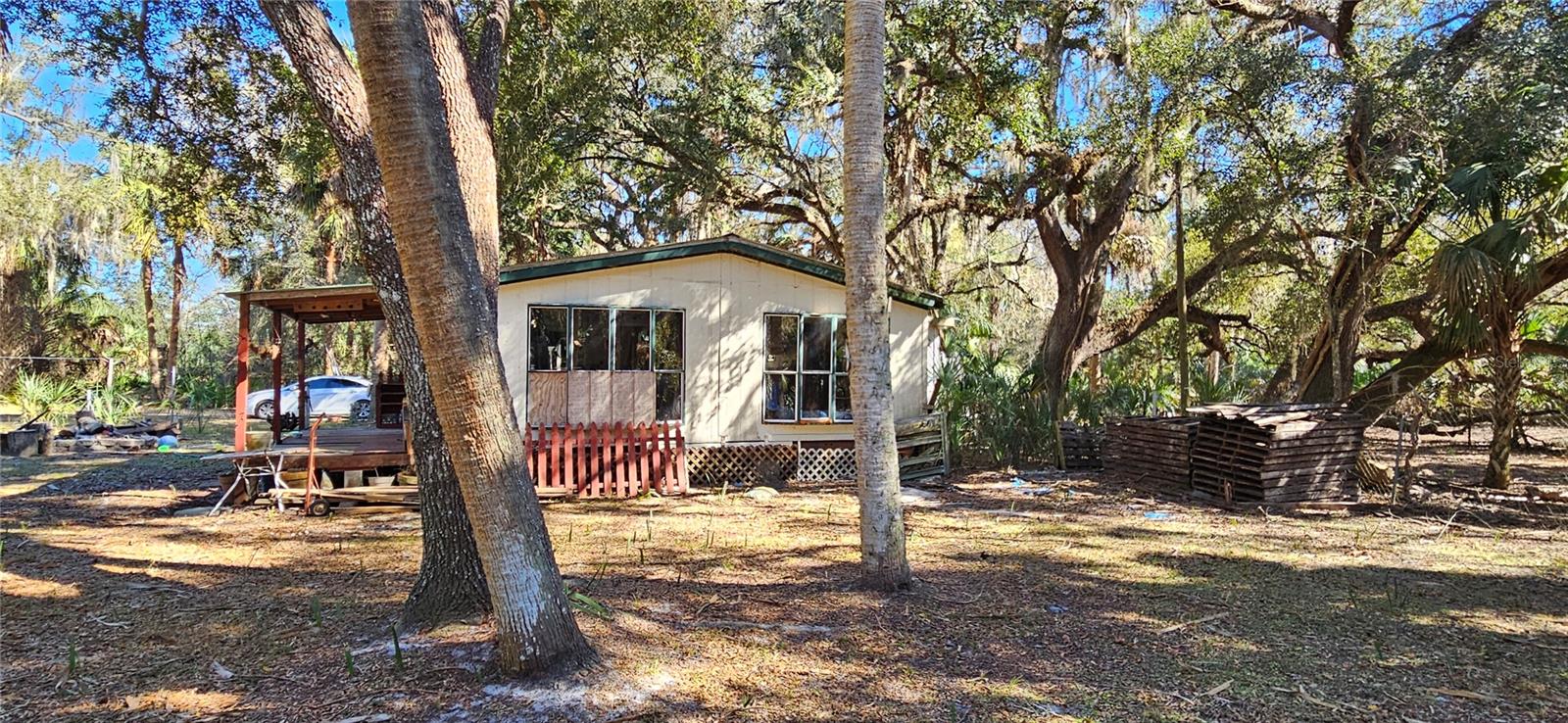 000871 - UNREC TRACTS IN 04-19S-17E - Residential