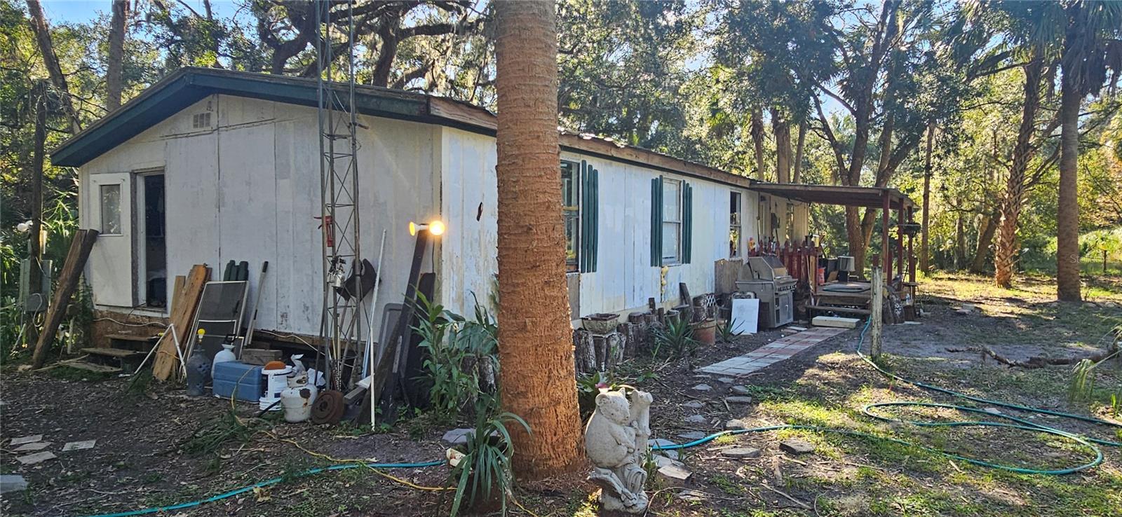 000871 - UNREC TRACTS IN 04-19S-17E - Residential