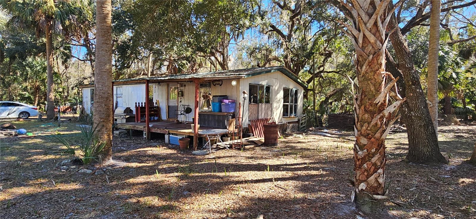 000871 - UNREC TRACTS IN 04-19S-17E - Residential