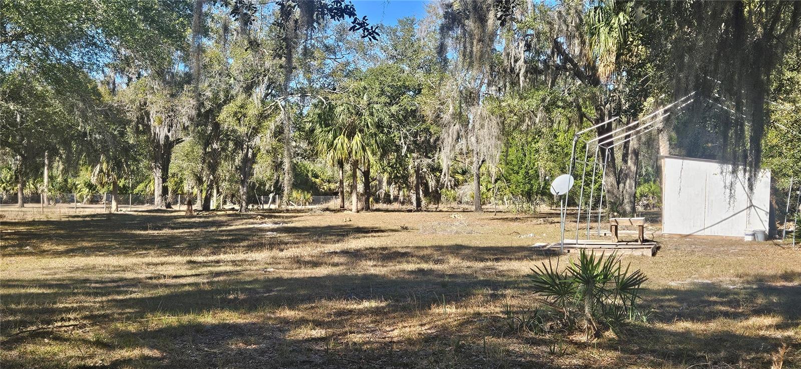 000871 - UNREC TRACTS IN 04-19S-17E - Residential