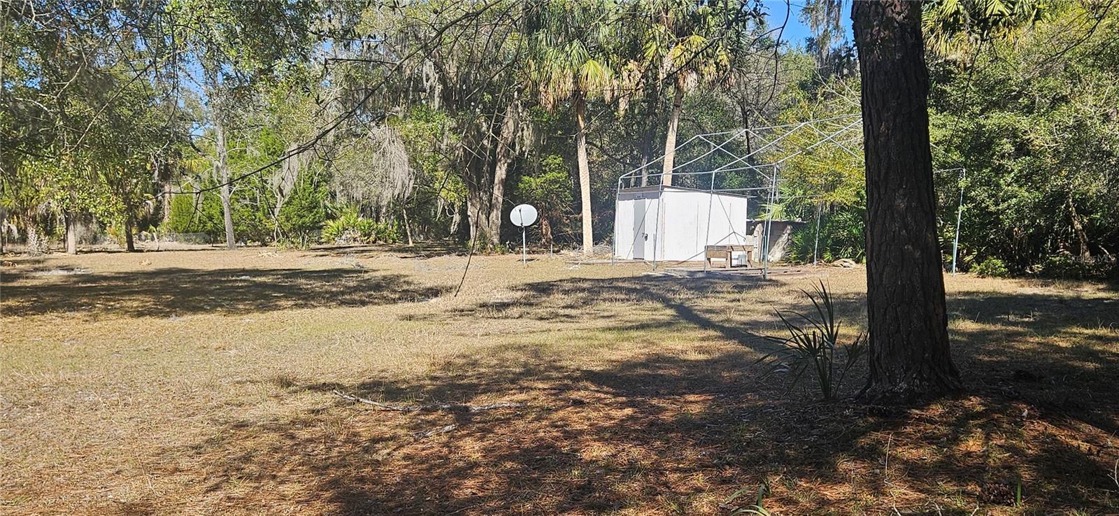 000871 - UNREC TRACTS IN 04-19S-17E - Residential