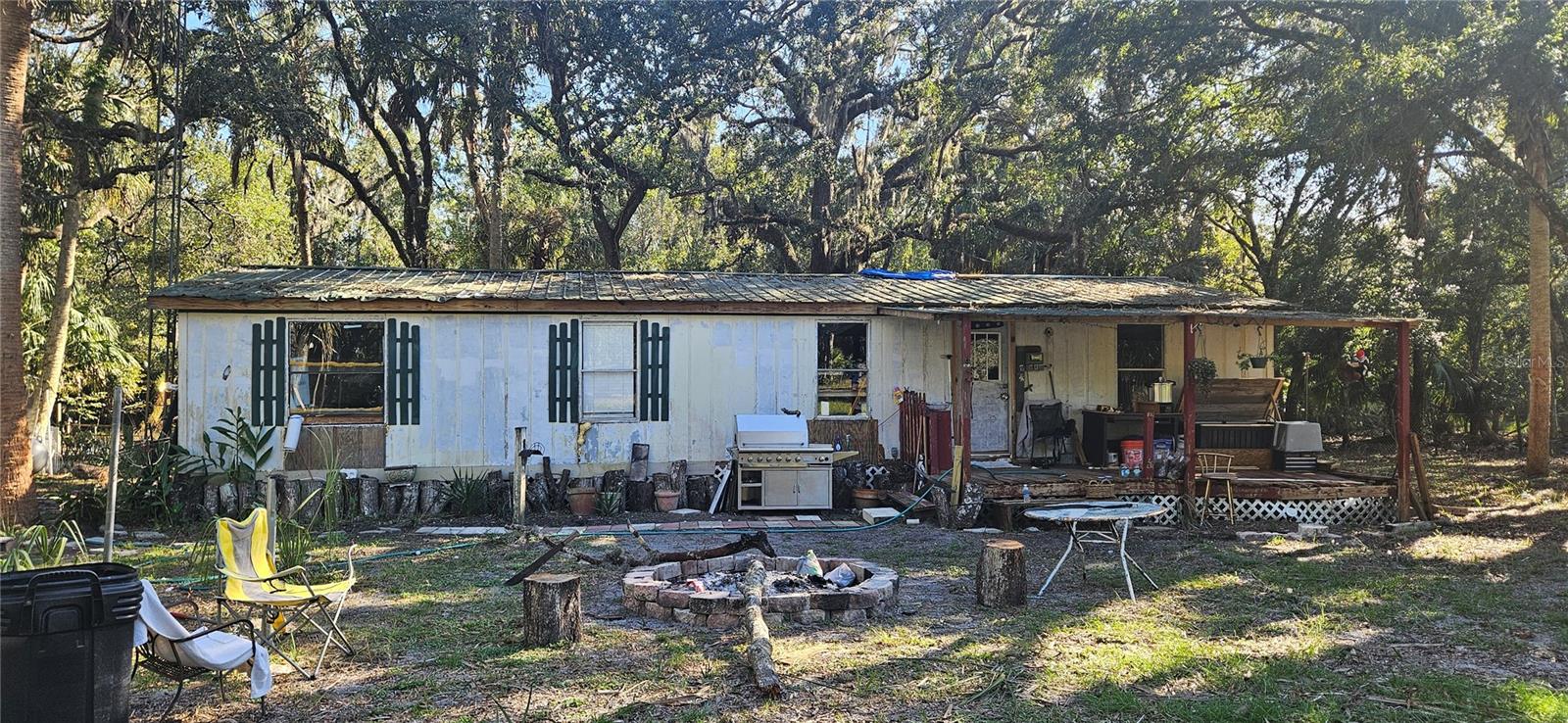 000871 - UNREC TRACTS IN 04-19S-17E - Residential