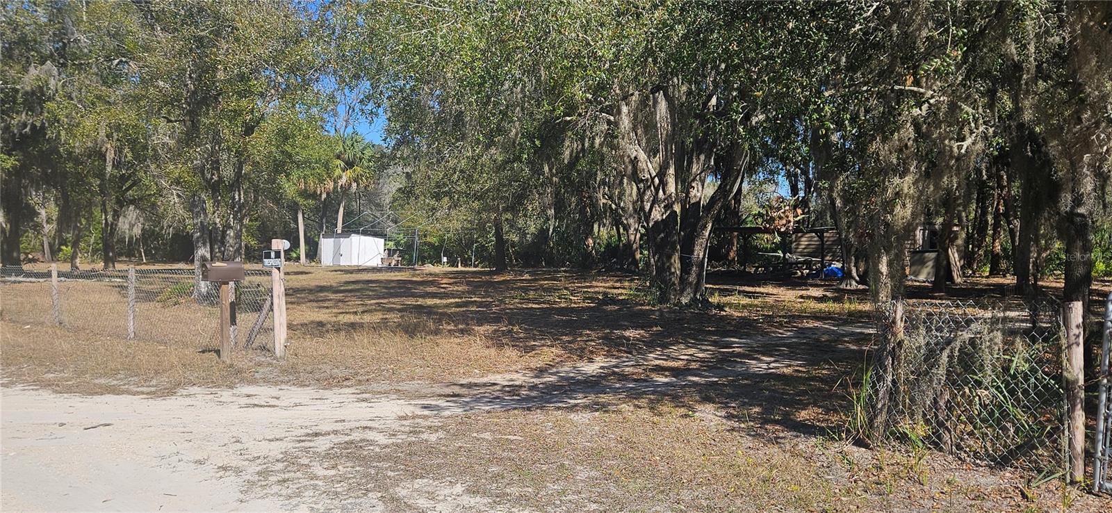 000871 - UNREC TRACTS IN 04-19S-17E - Residential