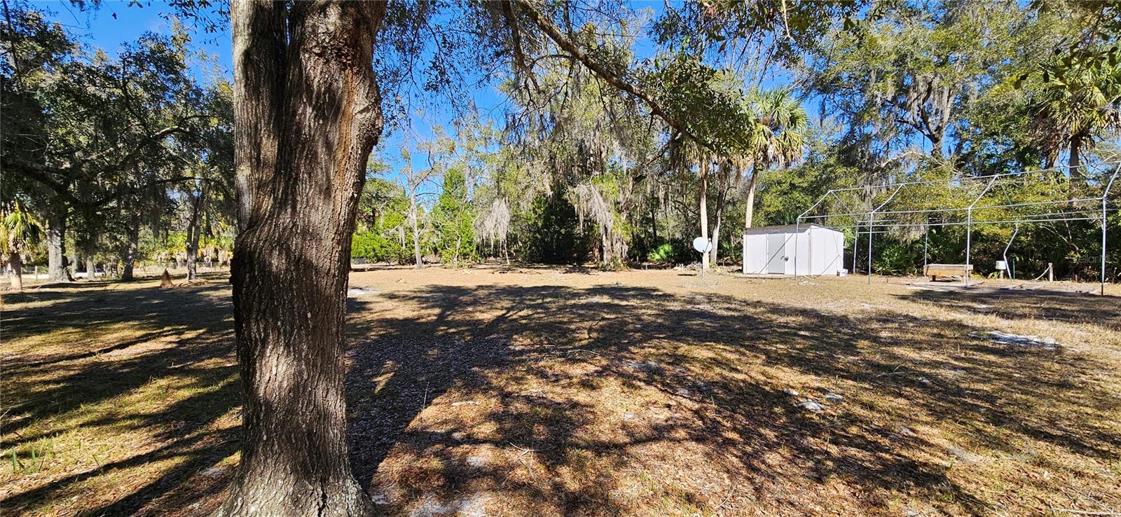 000871 - UNREC TRACTS IN 04-19S-17E - Residential