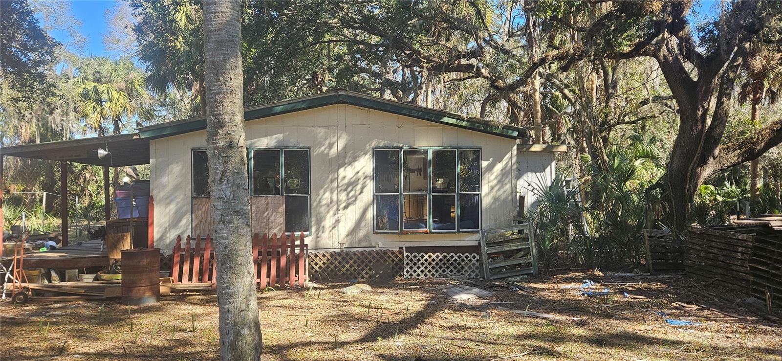 000871 - UNREC TRACTS IN 04-19S-17E - Residential