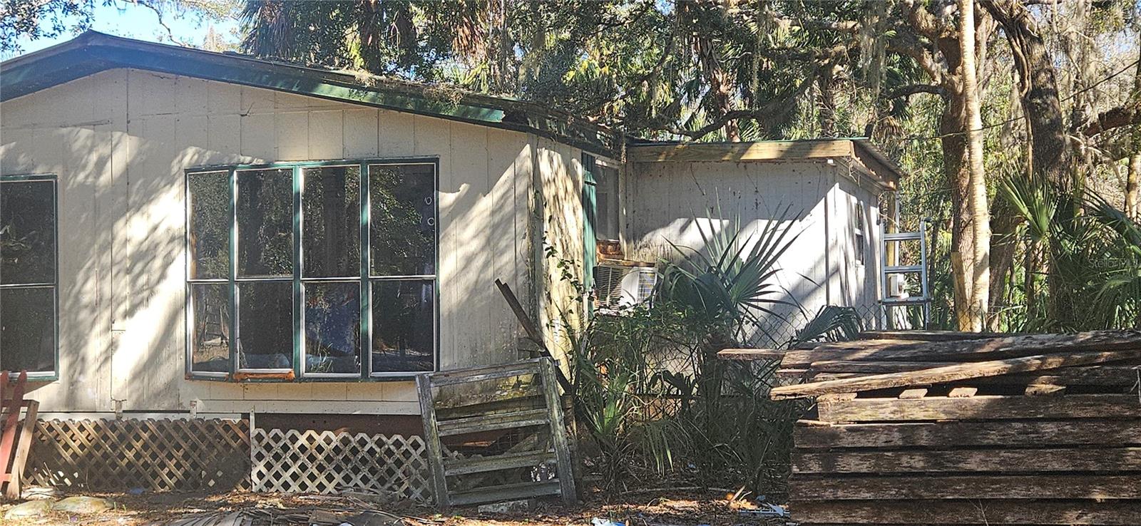 000871 - UNREC TRACTS IN 04-19S-17E - Residential